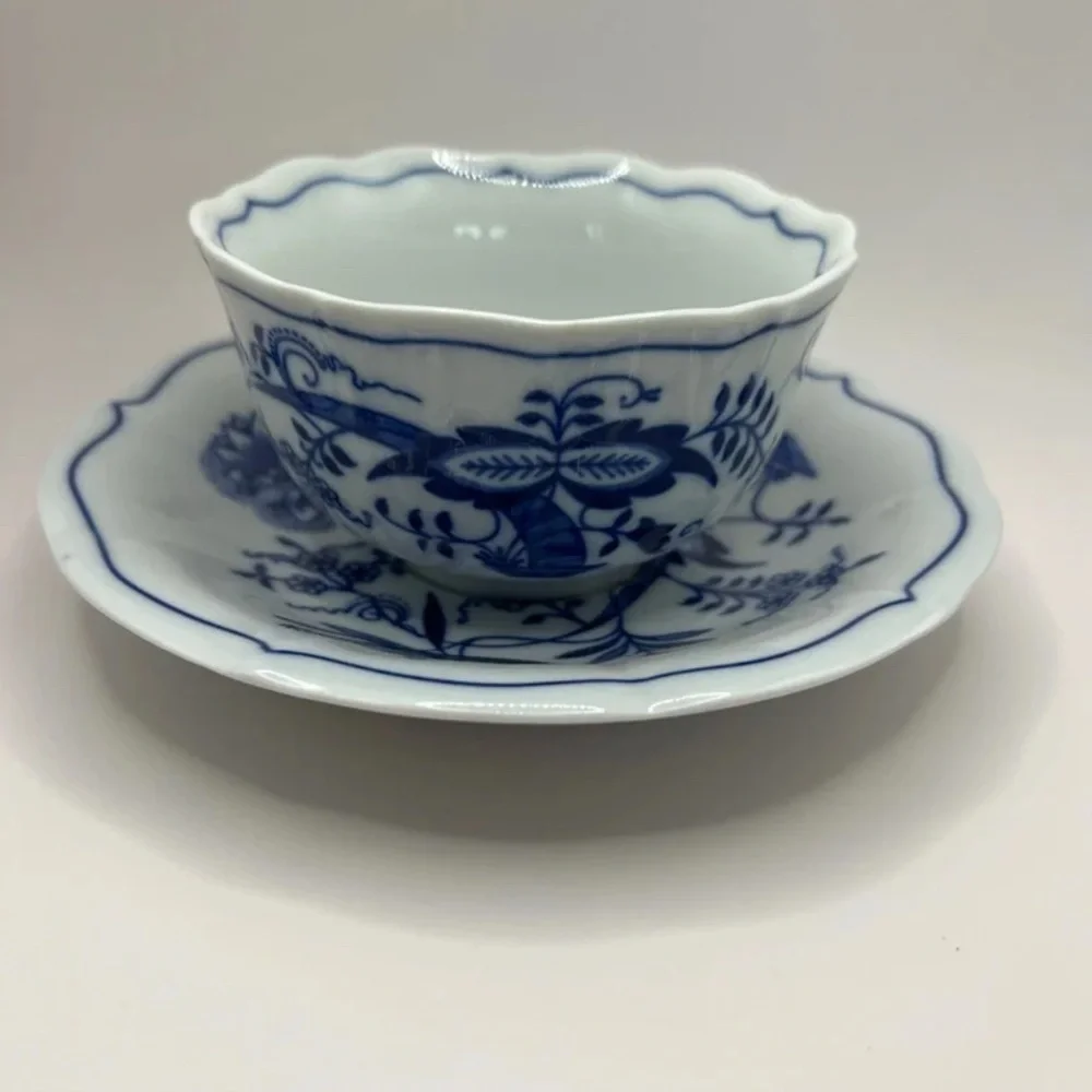 Zwiebelmuster Czech Blue & White Teacup and Saucer – Bohemia Porcelain – Vtg